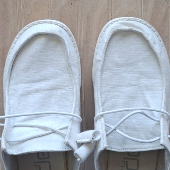 Hey Dude Chambray White Wendy Comfort Lightweight Causal Canvas Slip On - Picture 2 of 10